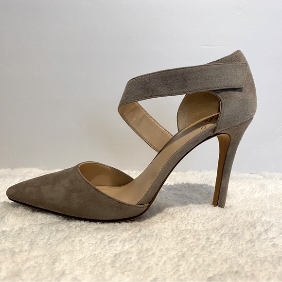 EUC Vince Camuto Carlotte Genuine Suede Pump- Size 8.5 - Picture 4 of 12